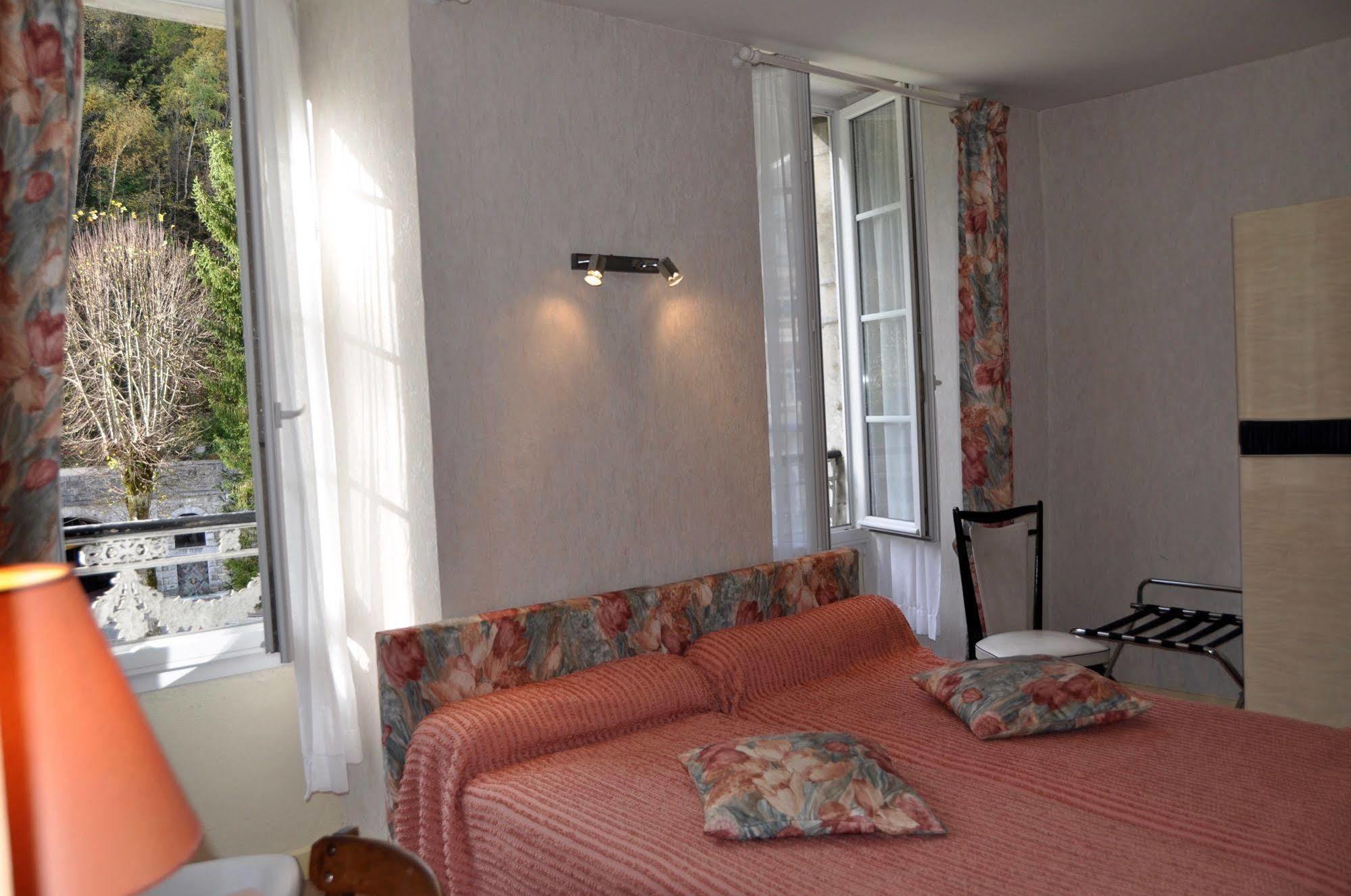 Hotel Des อูซ์-บอนส์ ภายนอก รูปภาพ
